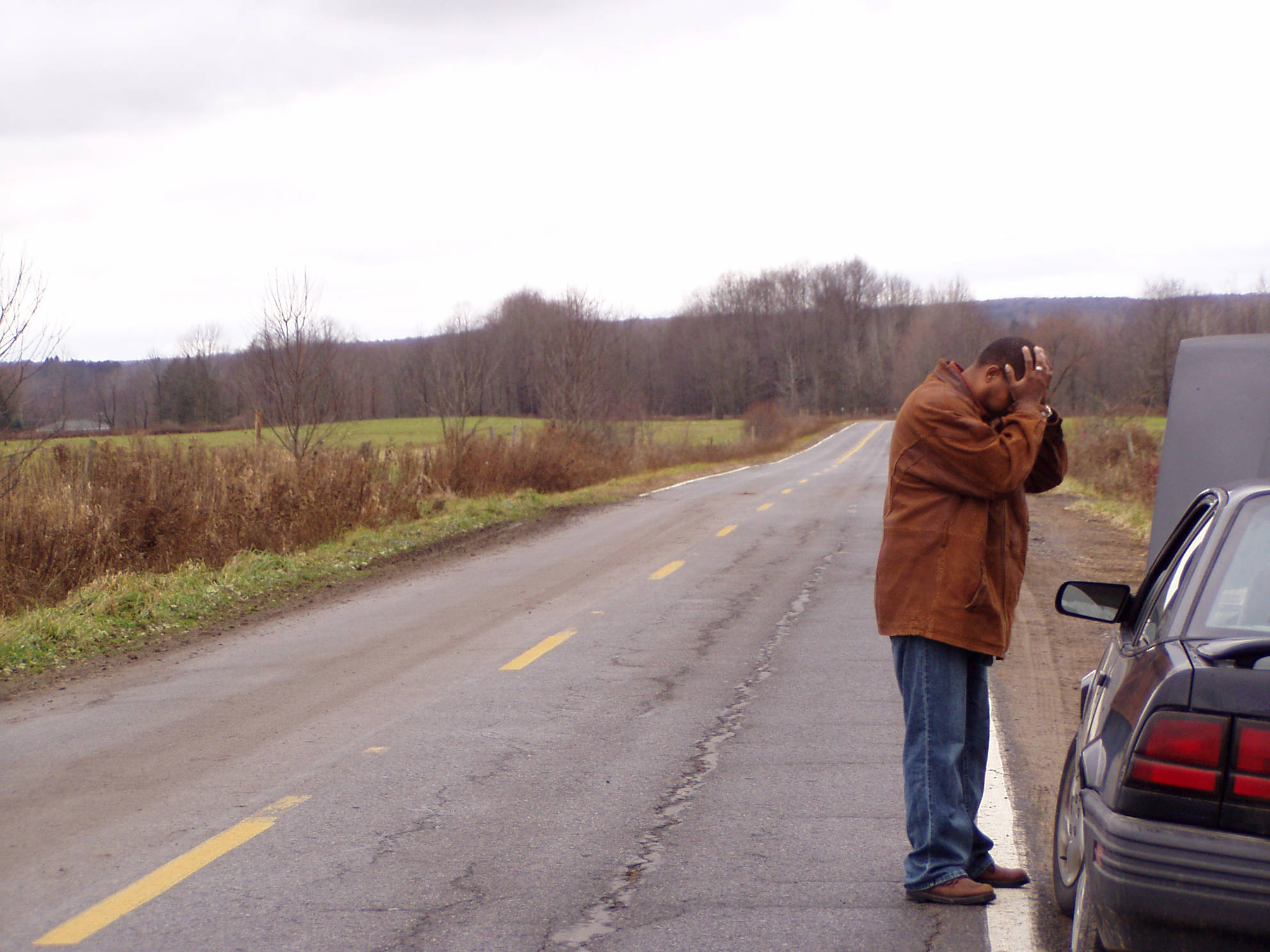 (Feature Image) How to prepare an emergency car kit