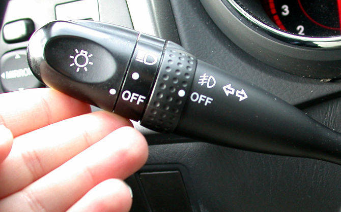 Car signal lights when turning
