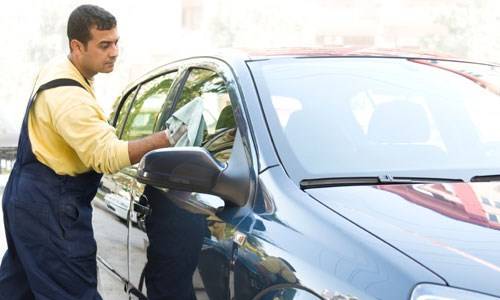 cleaning car windows