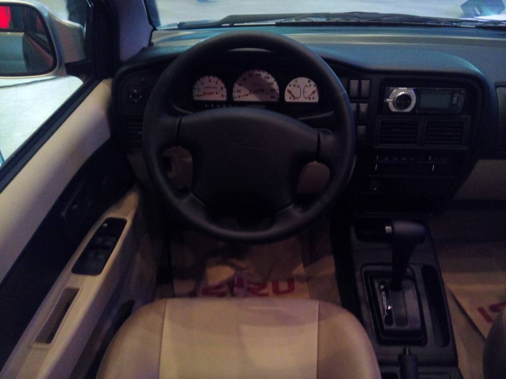 Isuzu Crosswind 2015 interior