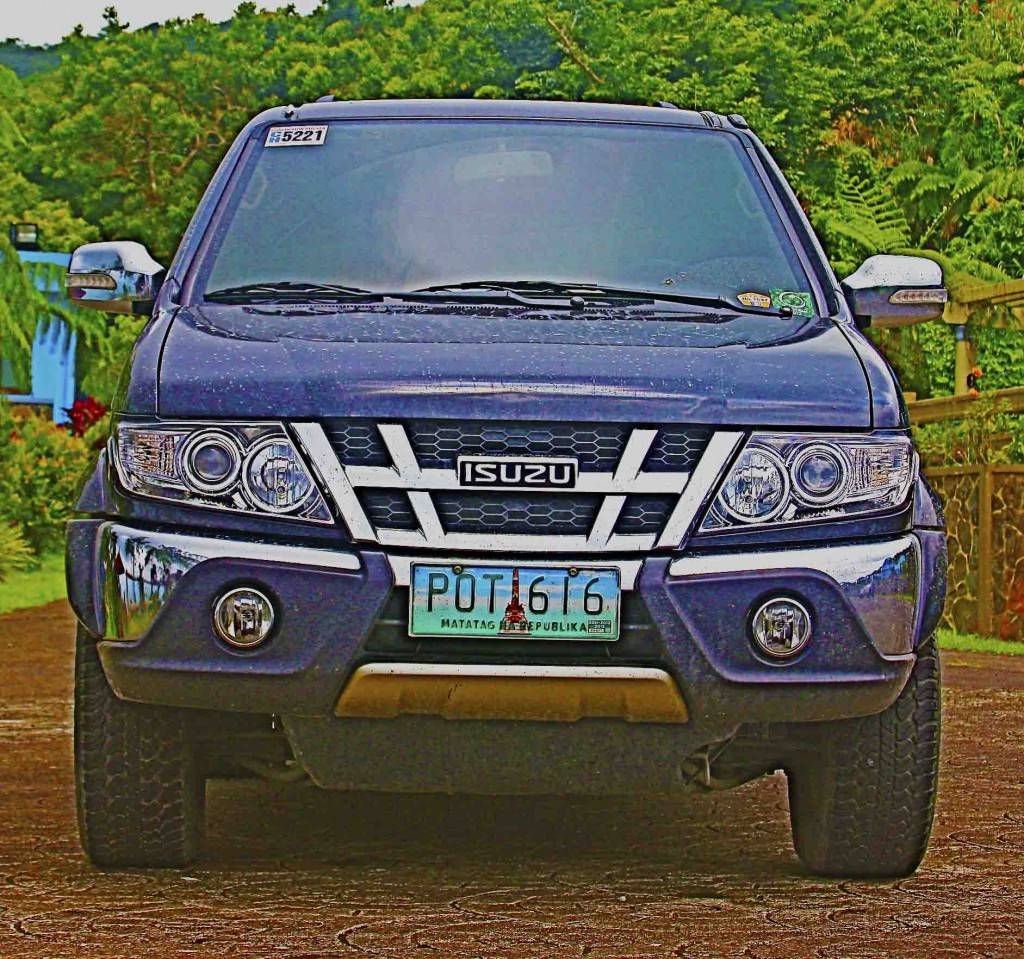 Blue Isuzu Crosswind