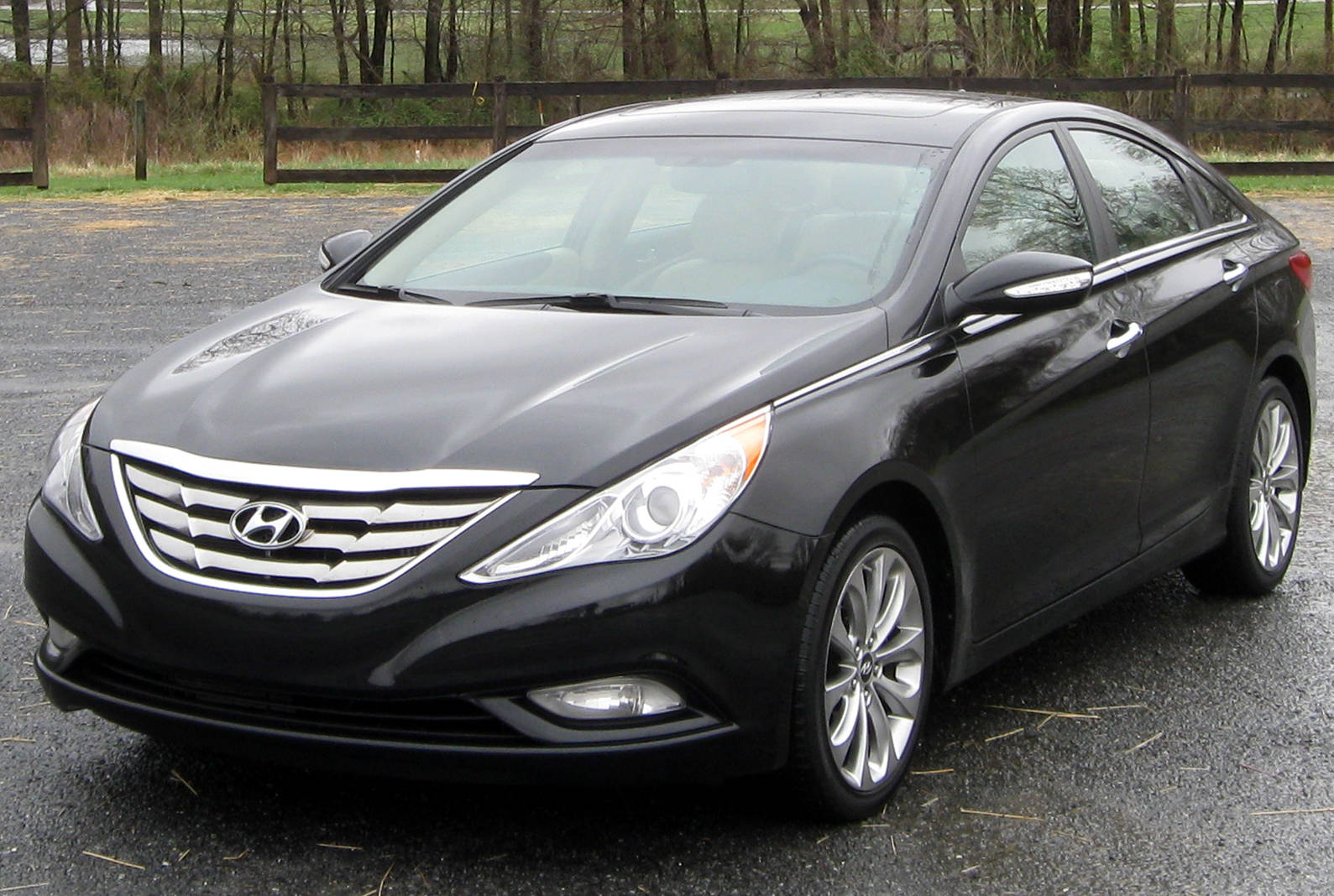 Black Hyundai Sonata