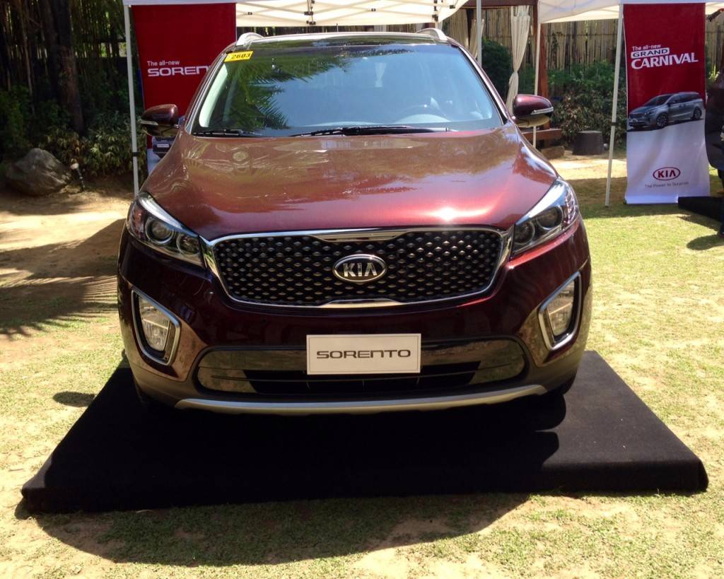 Kia Sorento front view