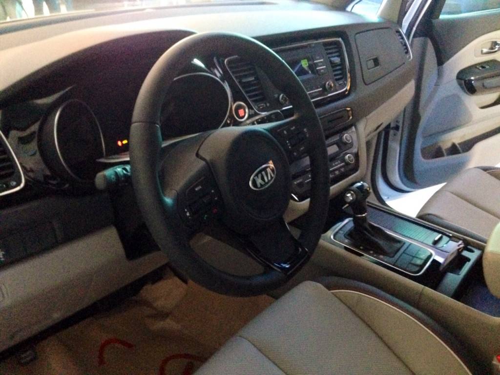 Kia Carnival interior