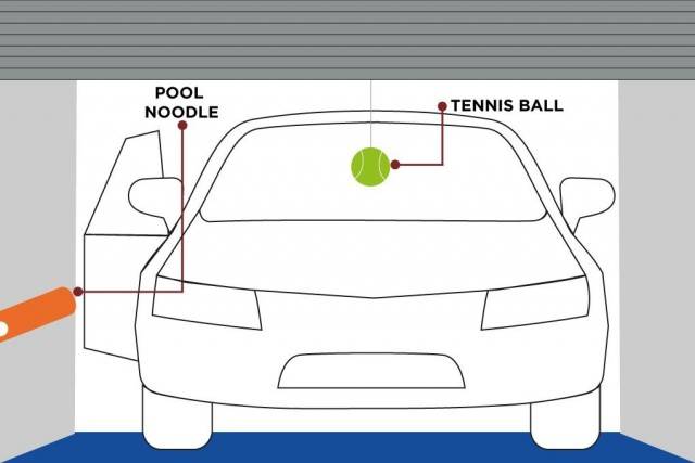 Diagram of how to place tennis ball and pool noodle