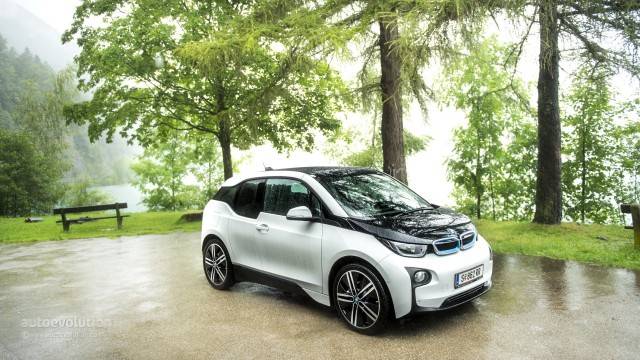 White BMW i3