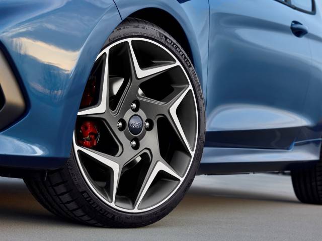 Blue 2018 Ford Fiesta ST tires