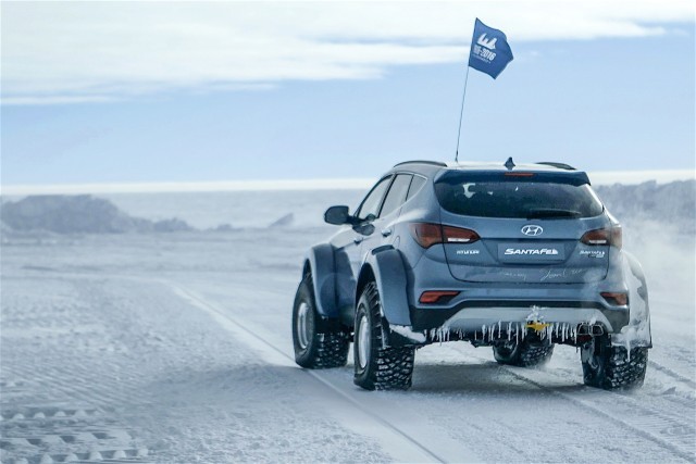 Rear portion of Hyundai Santa Fe