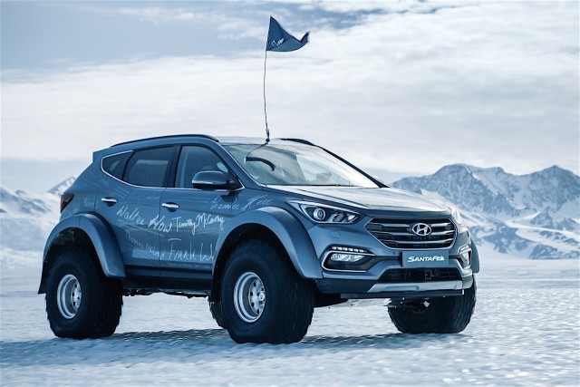 Sideview of Hyundai Santa Fe