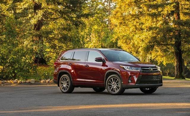 Toyota Highlander, red