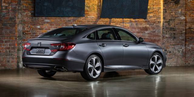 Quarter rear view of Honda Accord 2018