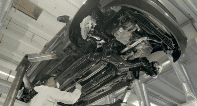 Technicial rustproofing a car