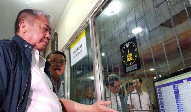 Tugade waiting for his license at LTO
