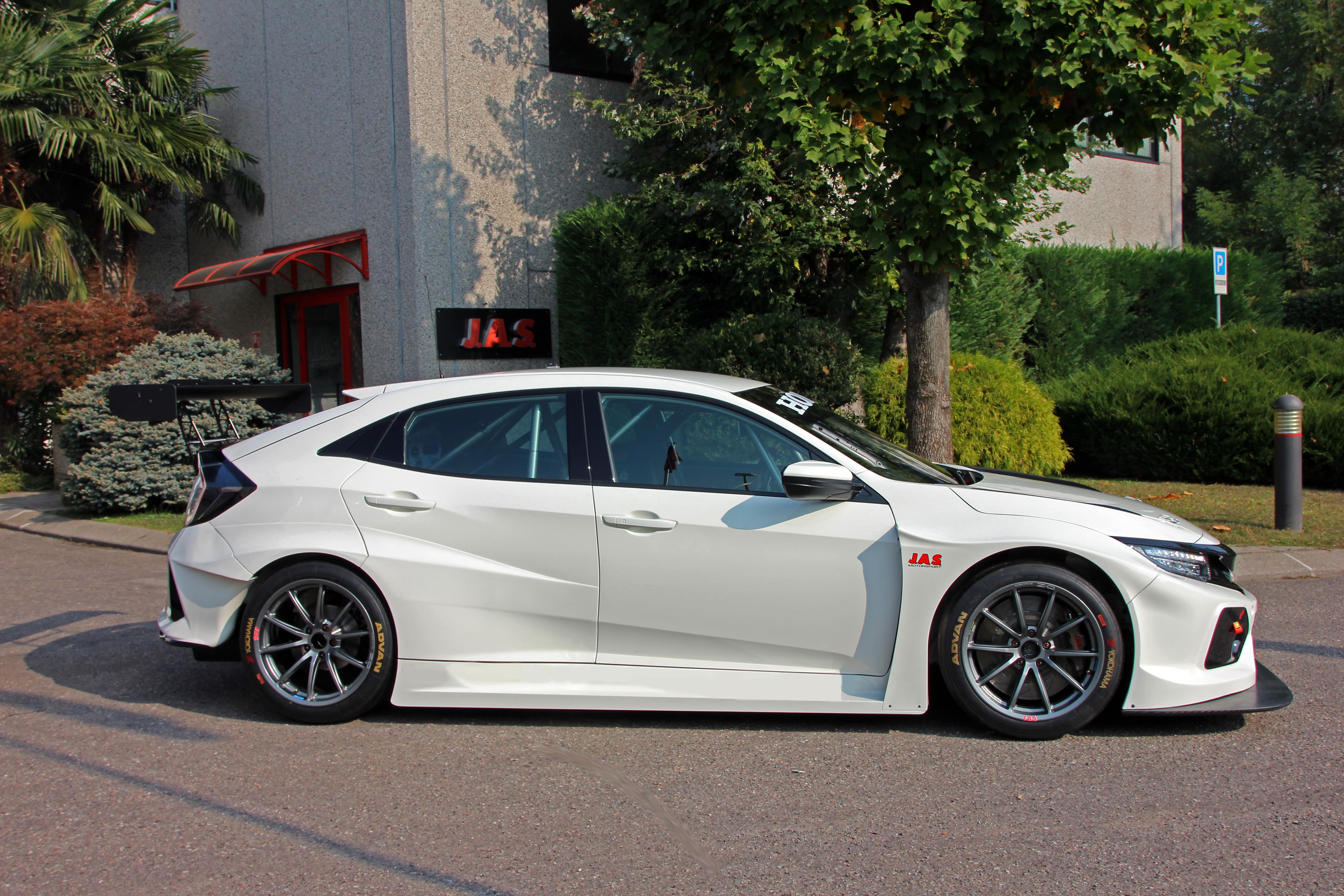 Honda Creates Track Ready Honda Civic Type R Tcr Race Car