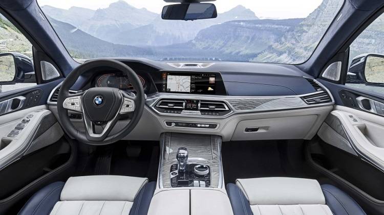 Everything Is Big In The 19 Bmw X7