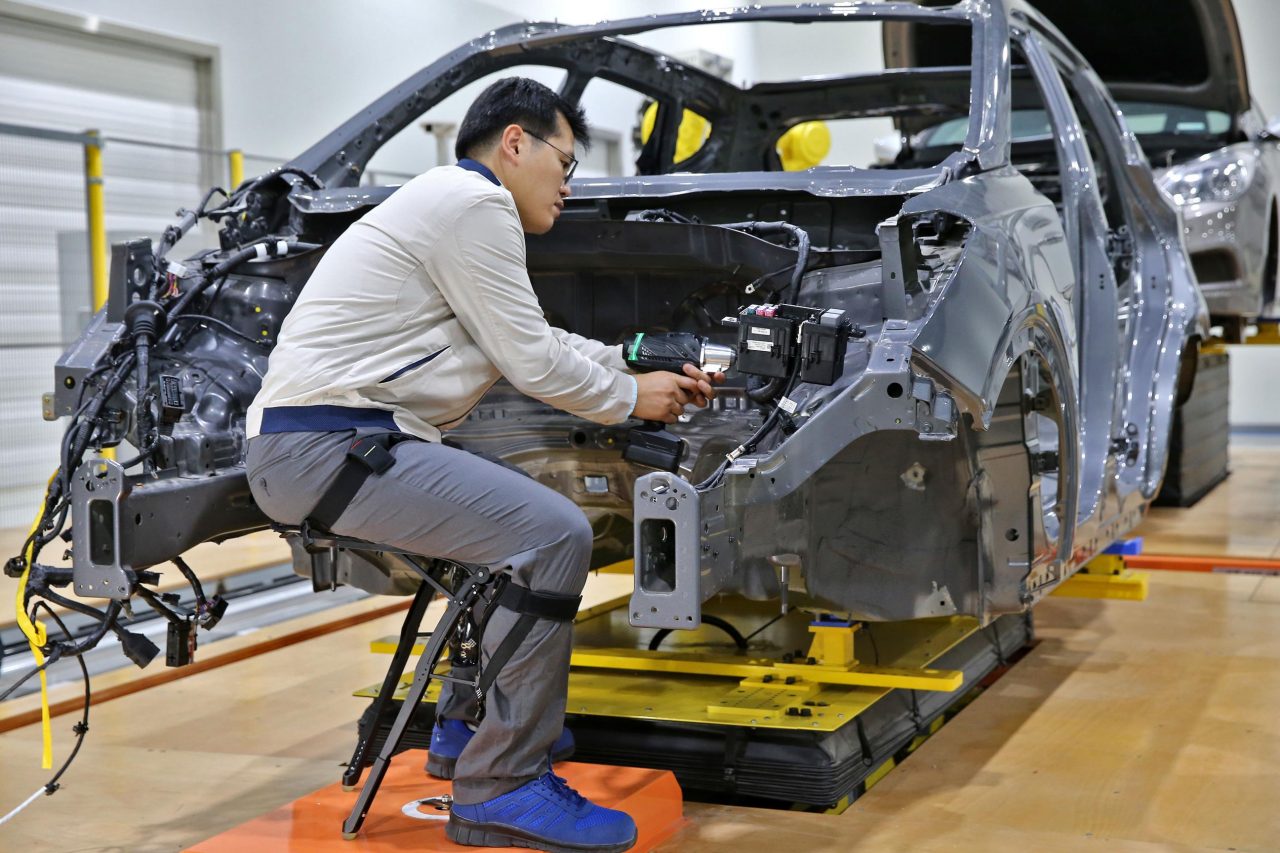Hyundai is Developing Wearable Industrial Robots