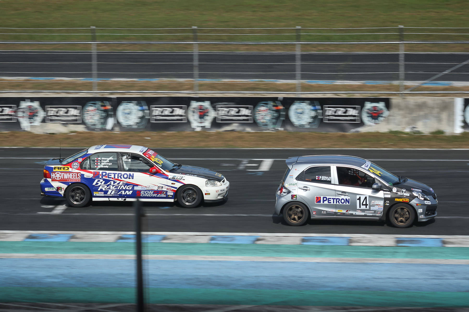 32-Car Grid Takes On Petron Endurance Race