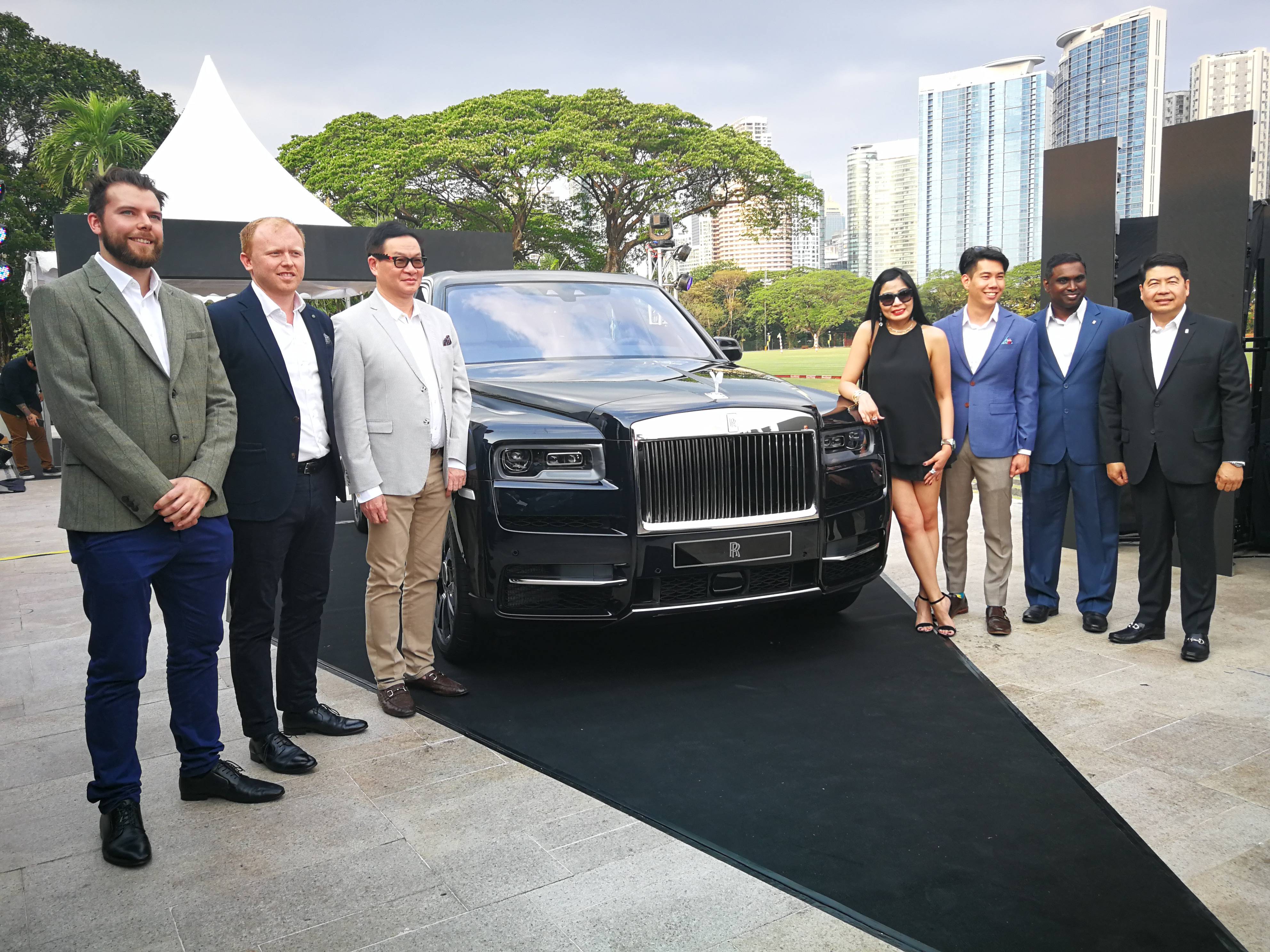 Rolls Royce Ph Rolls Out Poshest Suv In Cullinan