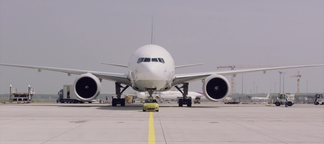 MINI Shows Off Electric Car Pulling a Boeing 777