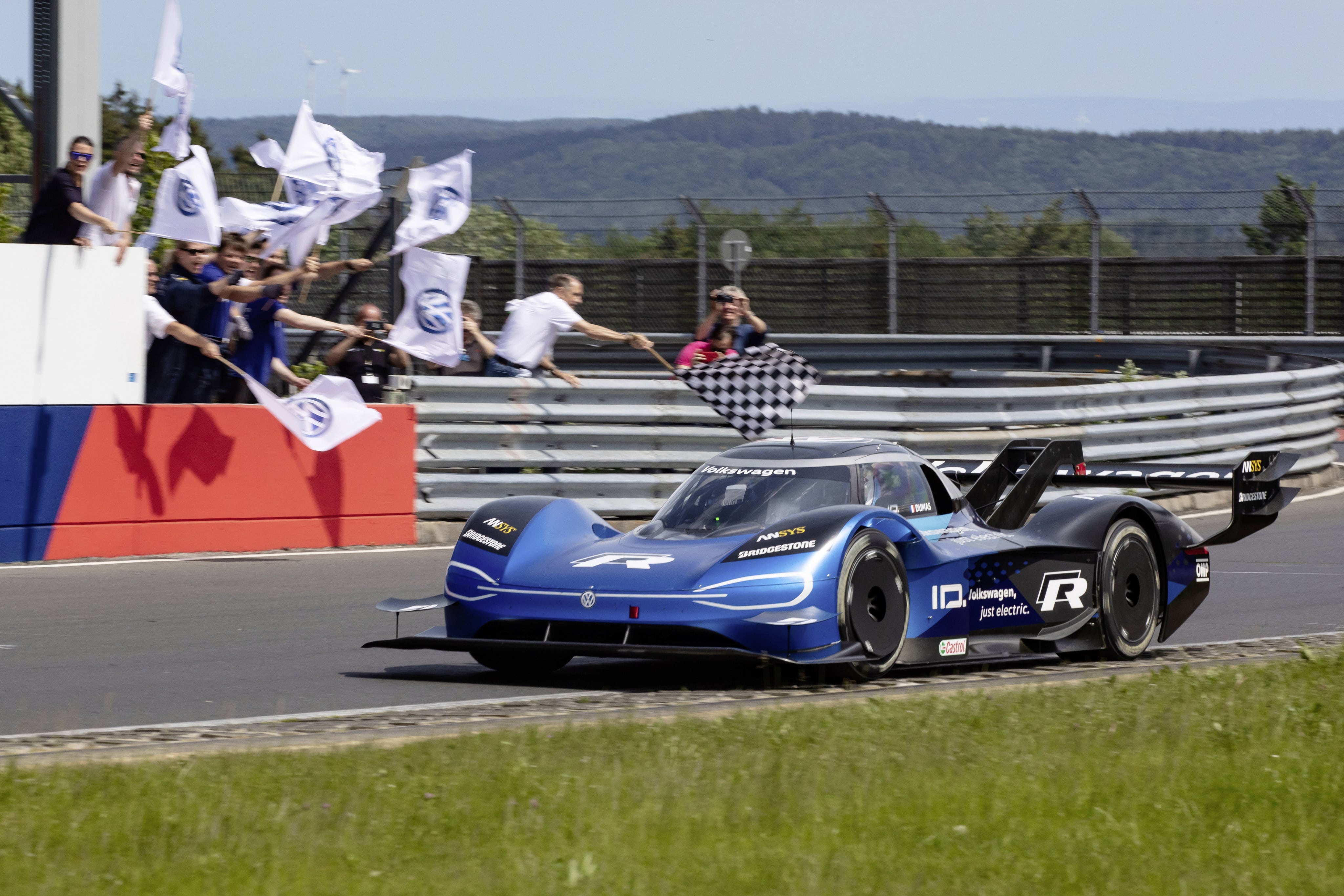 At 6 Minutes, 5.336 Seconds, Volkswagen ID.R Sets New Electric Record on Nürburgring At 6 Minutes, 5.336 Seconds, Volkswagen ID.R Sets New Electric Record on Nürburgring