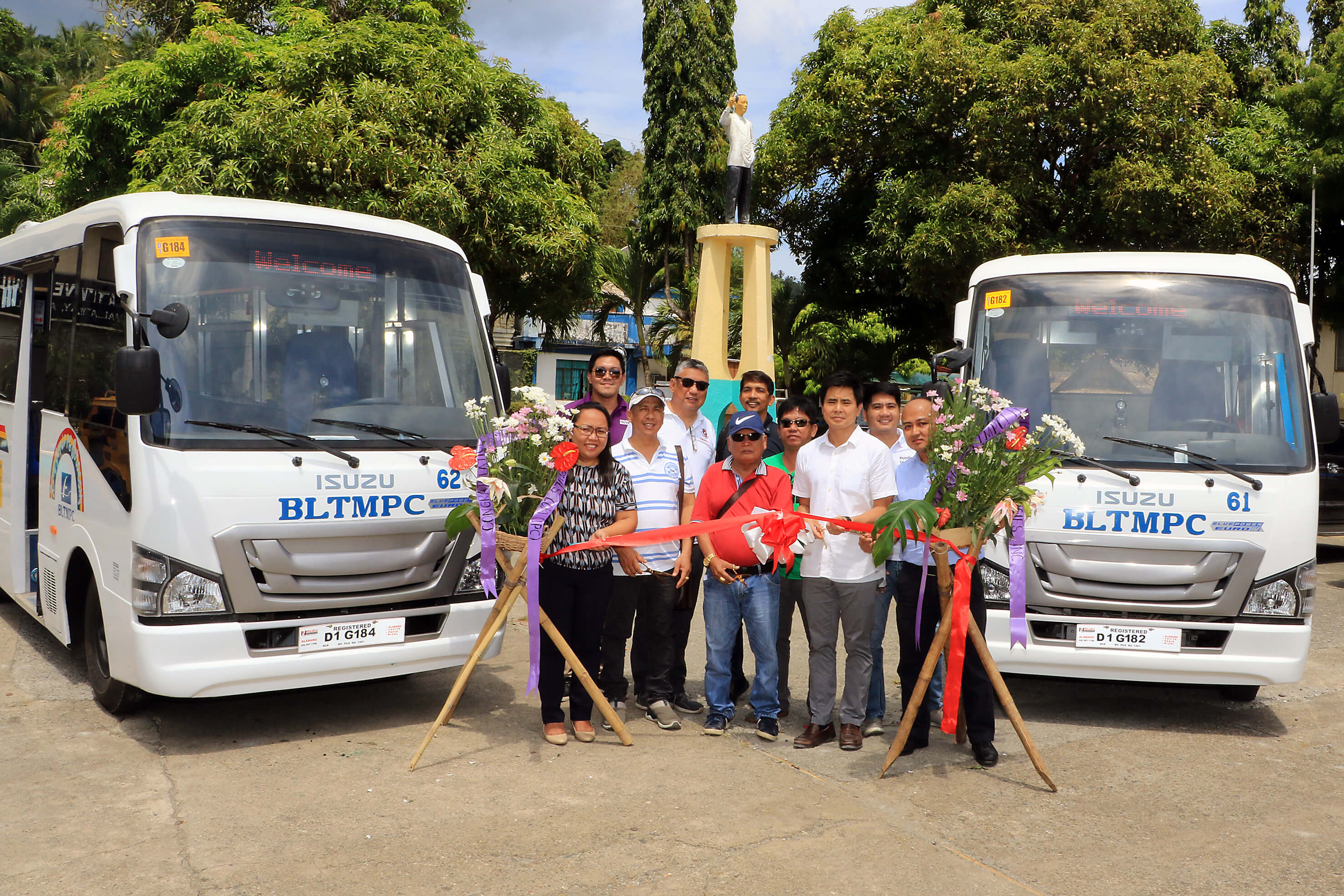 Isuzu Turns Over Modern PUVs to Boracay Transport Cooperative Isuzu Turns Over Modern PUVs to Boracay Transport Cooperative