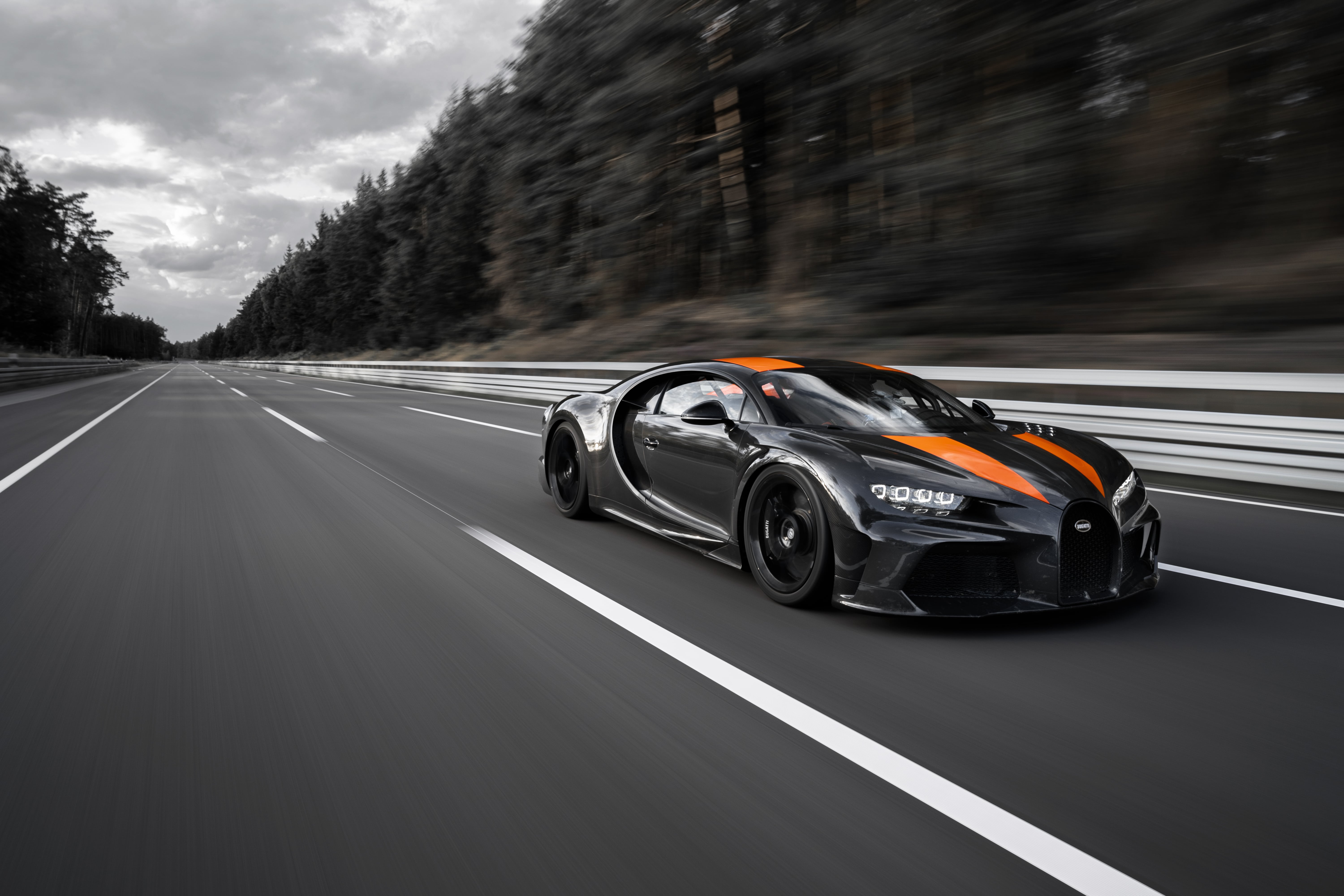 Bugatti Breaks 300 MPH Barrier with Bugatti Chiron Bugatti Breaks 300 MPH Barrier with Bugatti Chiron