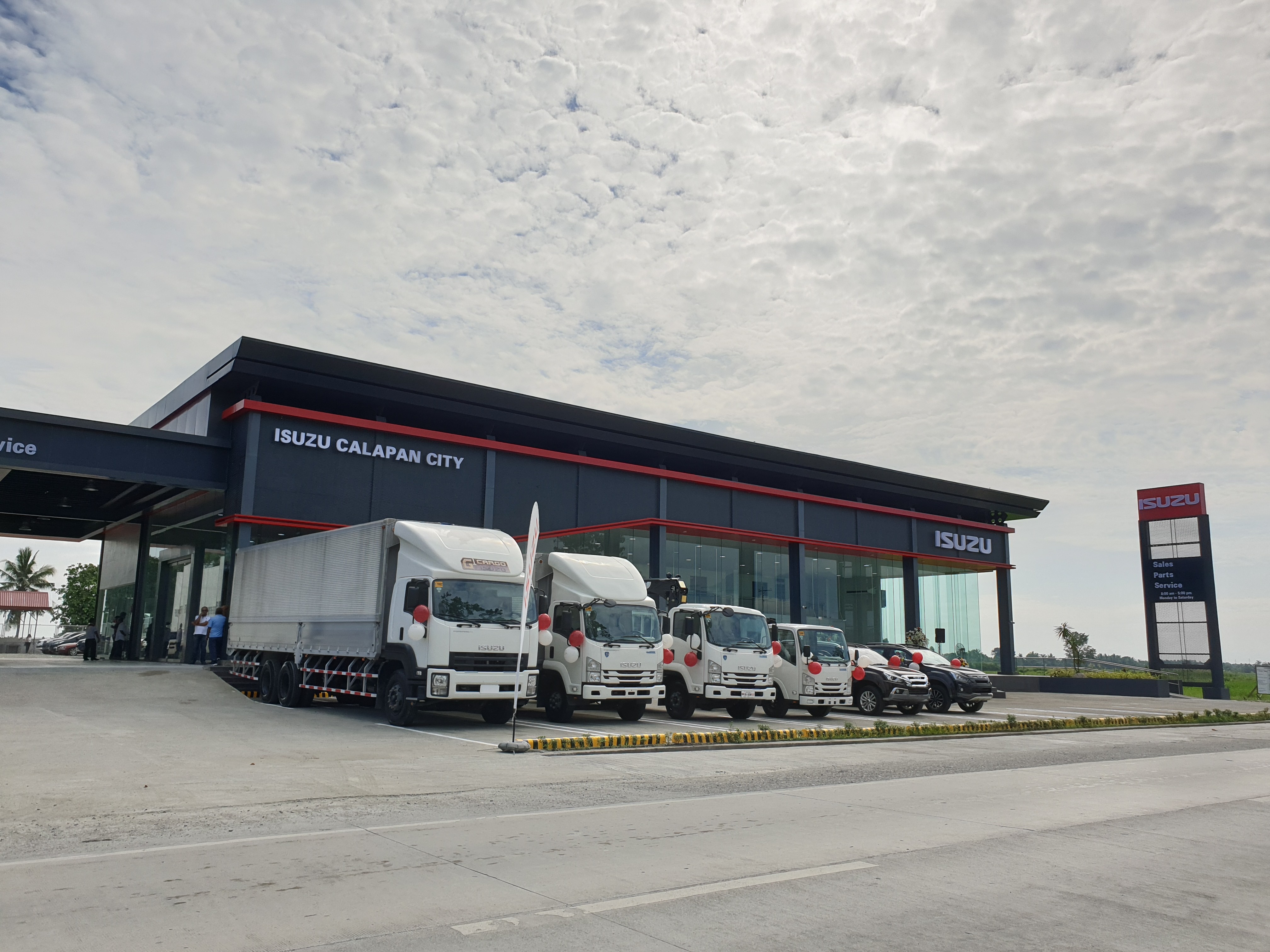 Isuzu brings lineup to Calapan, opens 43rd dealership Isuzu brings lineup to Calapan, opens 43rd dealership