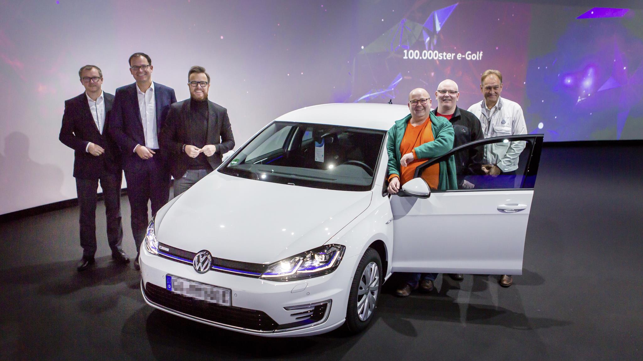 VW rolls out 100,000th e-Golf VW rolls out 100,000th e-Golf