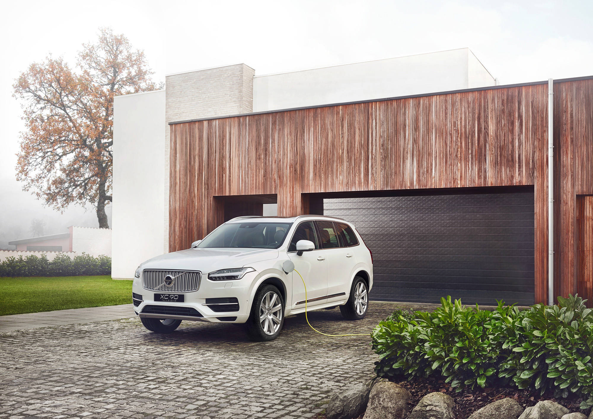 Auto Writers Group hails Volvo XC90 plugin hybrid as MidSize Luxury