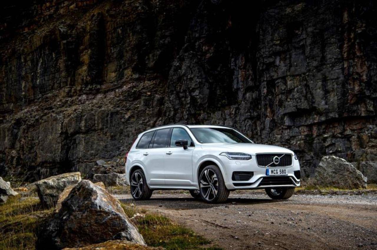 Volvo XC90's Hybrid Version Bags Best Electrified Seven-Seater Award