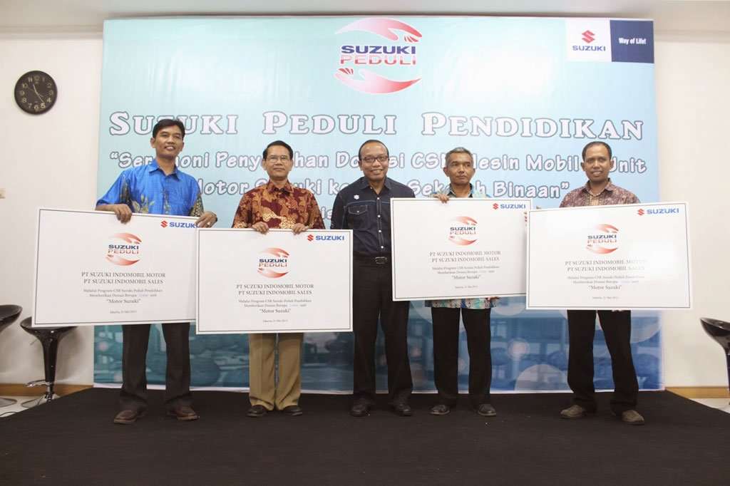 Suzuki Donasi Mobil dan Motor untuk 26 Sekolah