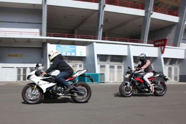 04082015-Moto-Triumph_Komparasi_09