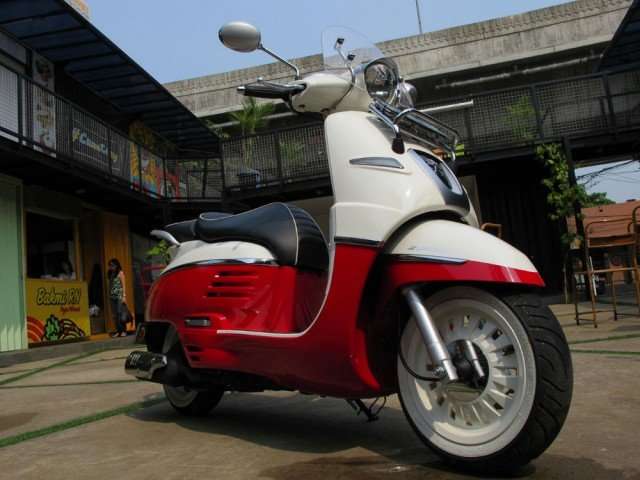 30102015-Moto-Peugeot-Django_11