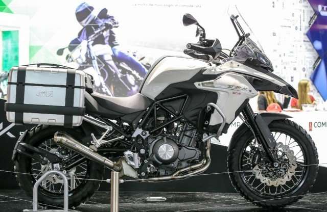 29122015-Moto-Benelli-TRK-502
