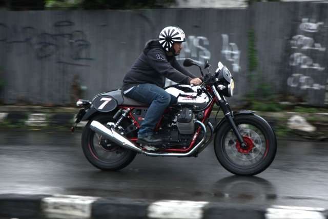 12032016-Moto-Guzzi-V7II_Racer_02
