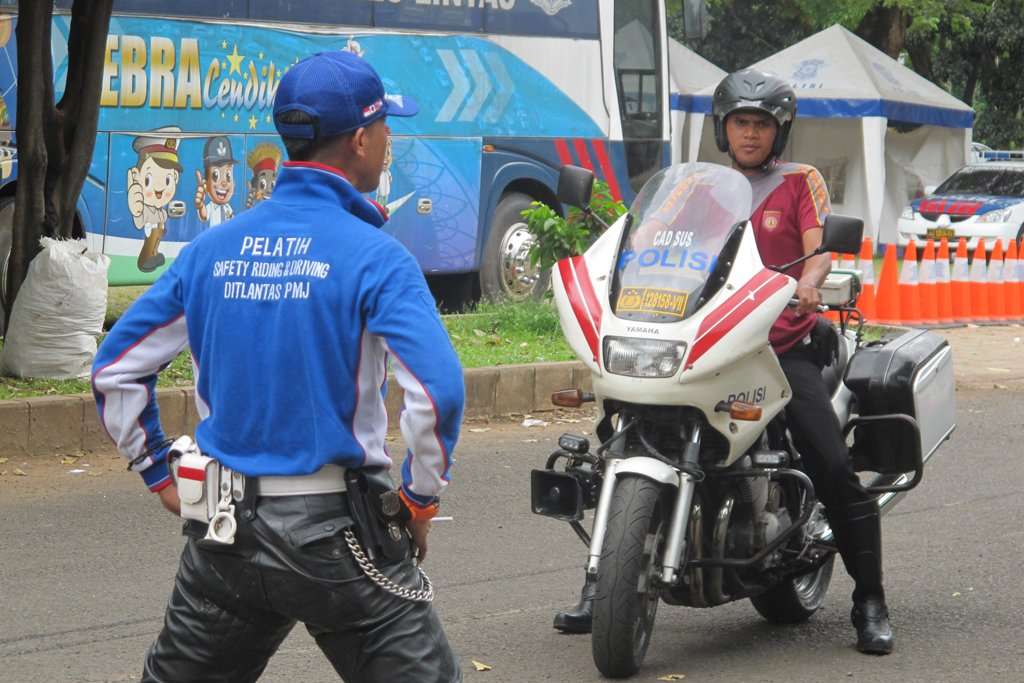 Teknik Dasar Pengereman dari Bripka Ukke Ditlantas Polda Metro Jaya