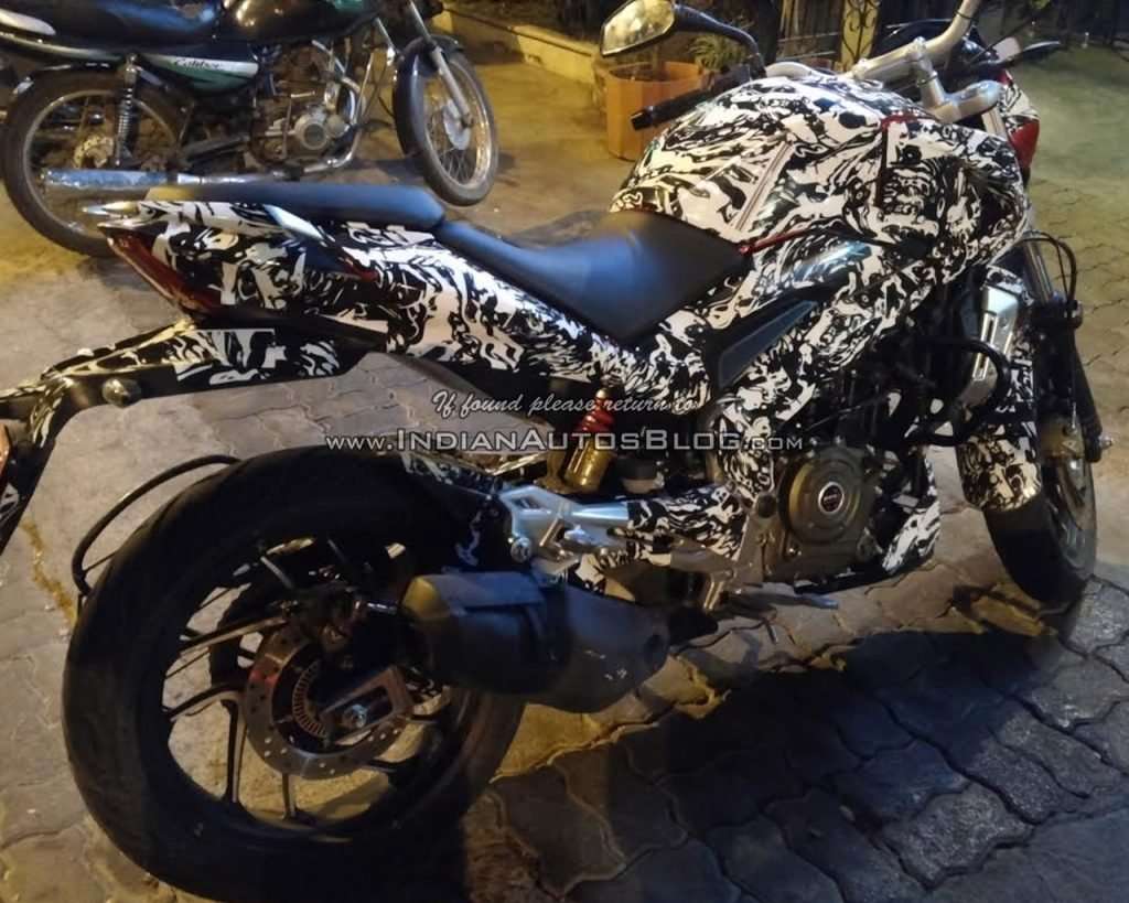 Penampakan Bajaj Pulsar Bermesin 400 cc