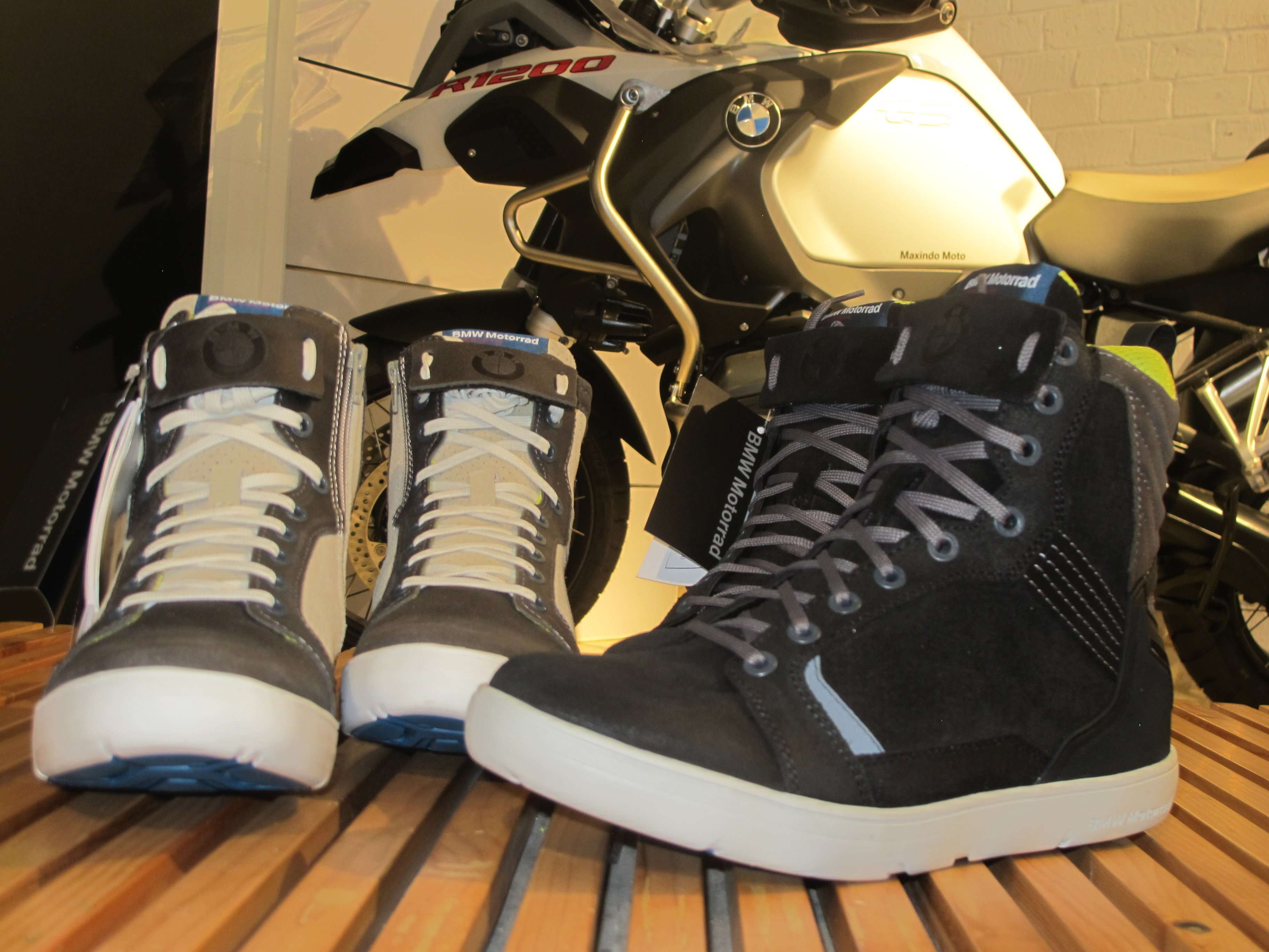 BMW Sneakers, Sepatu Riding yang Gaya dan Aman