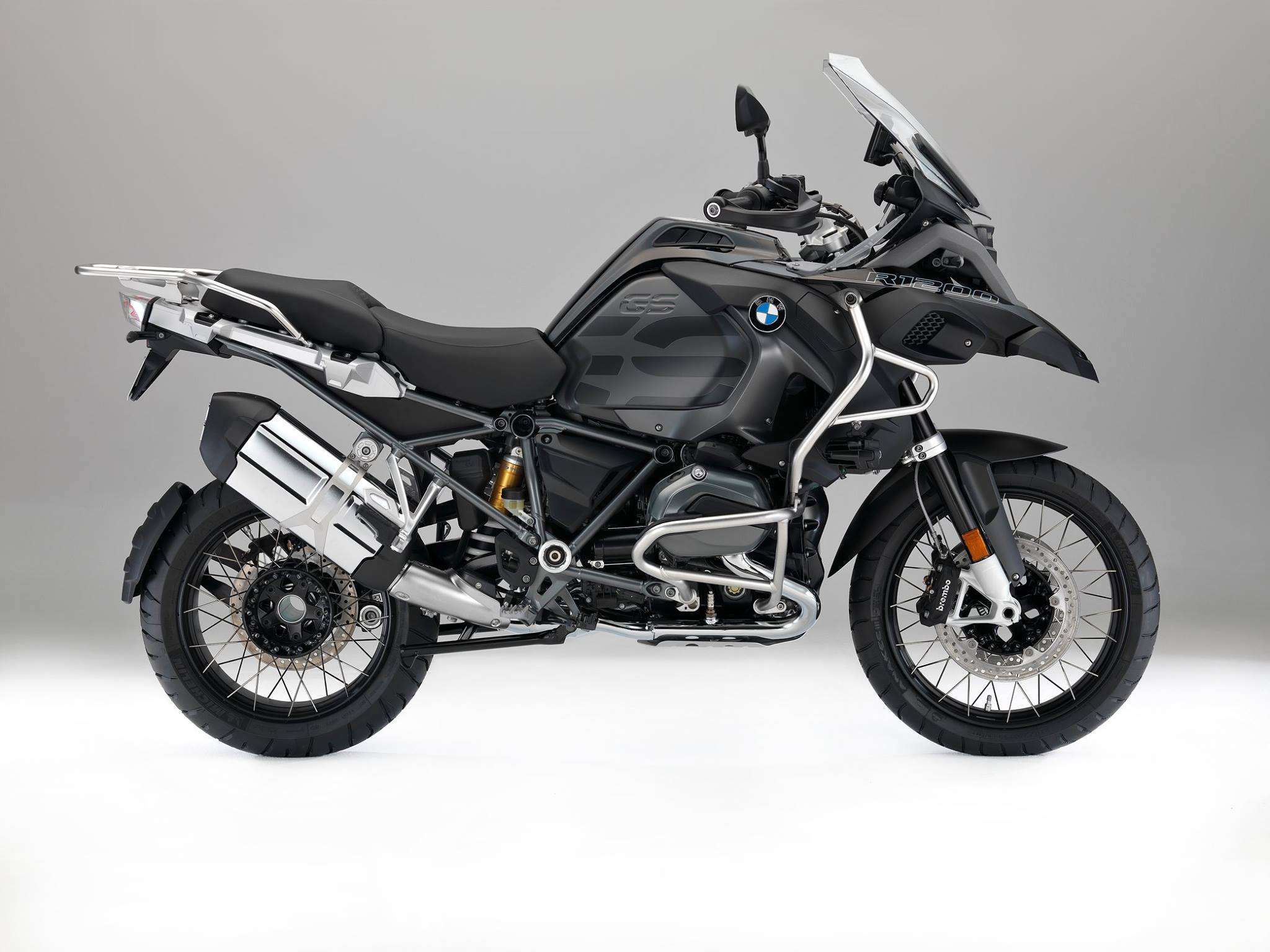 Deretan BMW Motorrad R1200 Model Tahun 2017 Deretan BMW Motorrad R1200 Model Tahun 2017