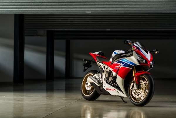Mengenal Lebih Dekat Honda CBR1000RR SP