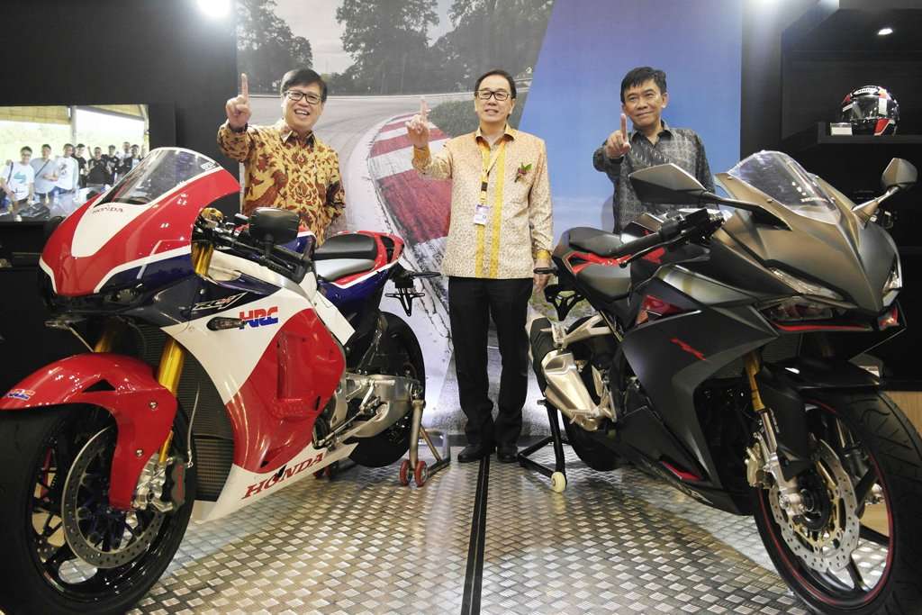 All New Honda CBR250RR Sudah Bisa Dipesan di GIIAS 2016 All New Honda CBR250RR Sudah Bisa Dipesan di GIIAS 2016