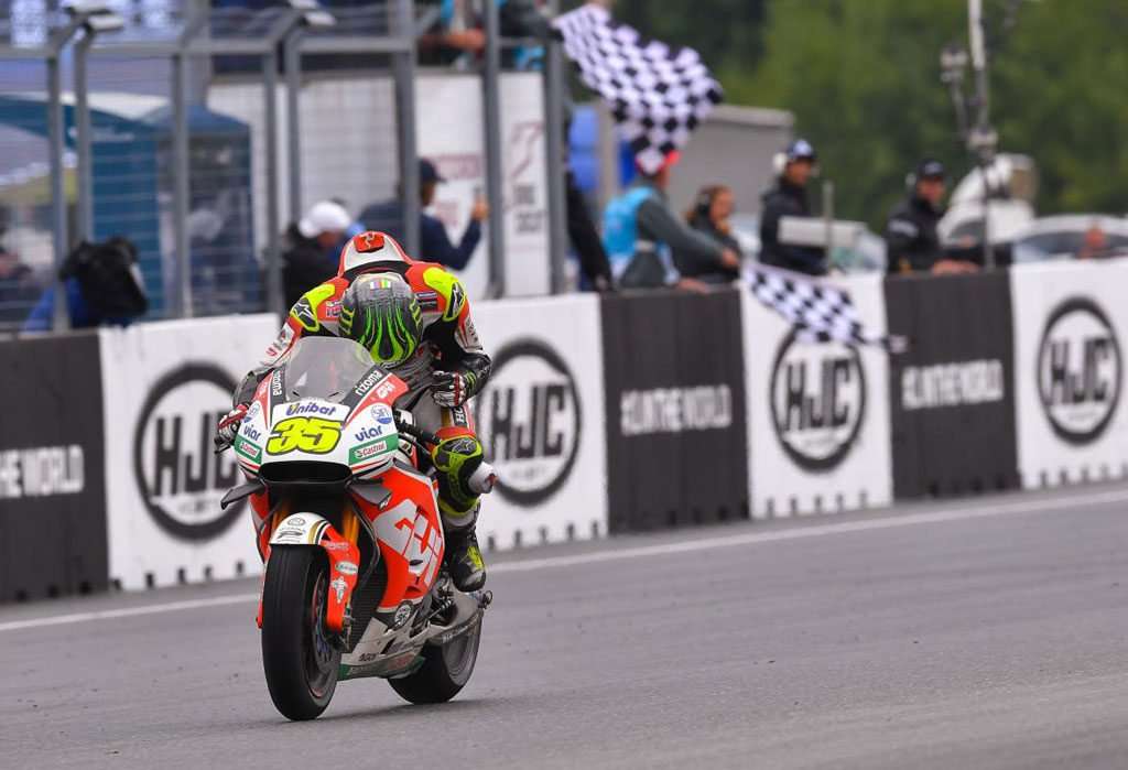 31102016-motogp-cruthclow_01