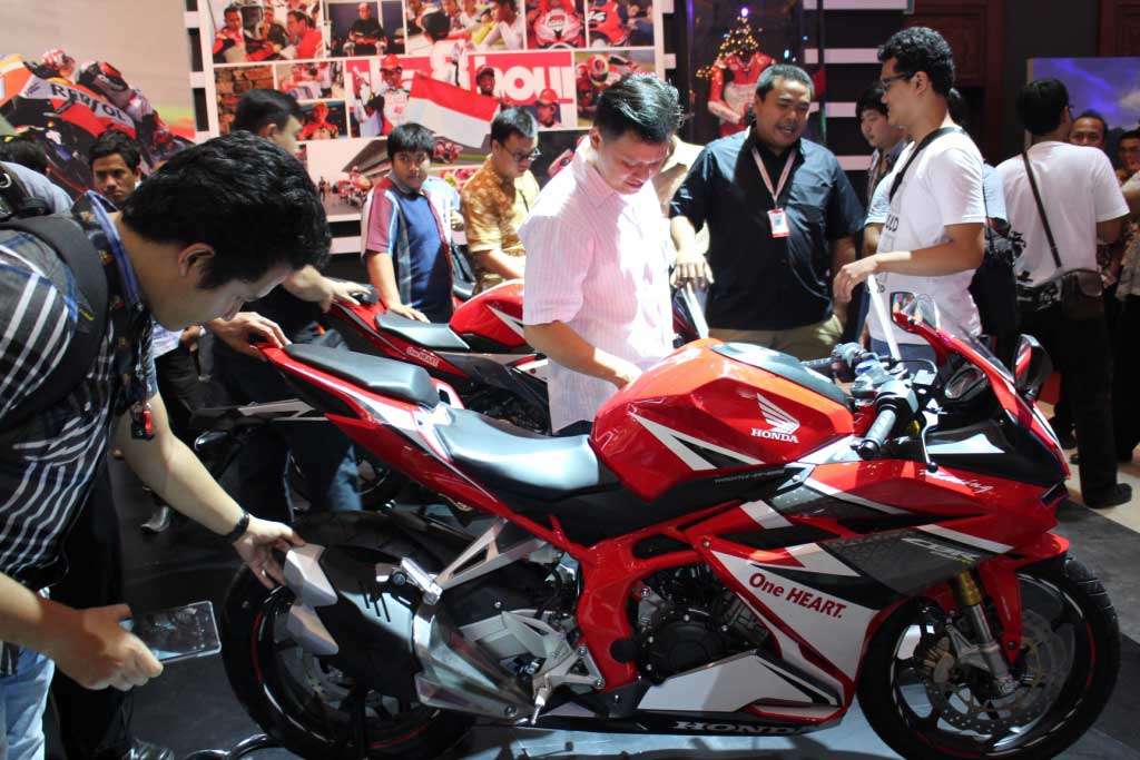 AHM Jual 200 Unit di IMOS 2016, Honda CBR250RR Laris Manis AHM Jual 200 Unit di IMOS 2016, Honda CBR250RR Laris Manis
