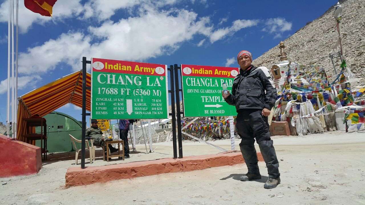 Royal Enfield Moto Himalaya 2017, Ribetnya Bandara India Royal Enfield Moto Himalaya 2017, Ribetnya Bandara India