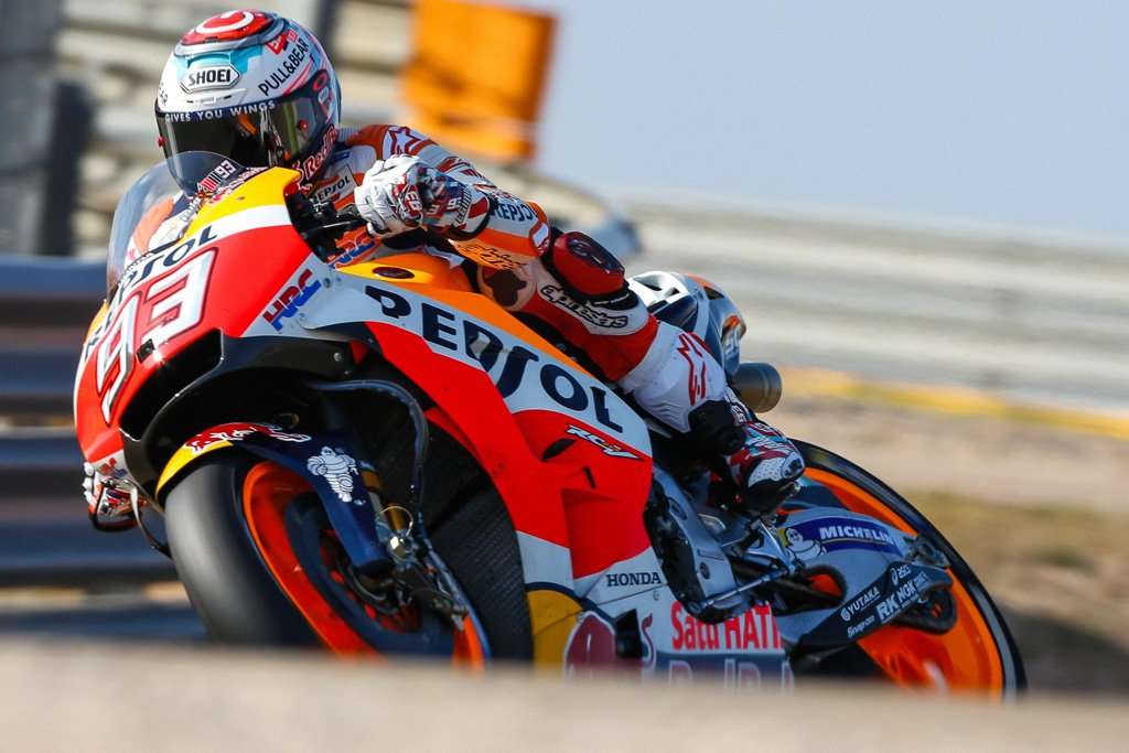 MotoGP: Marquez Juara, Rossi Finish P5 dengan Kaki Patah MotoGP: Marquez Juara, Rossi Finish P5 dengan Kaki Patah