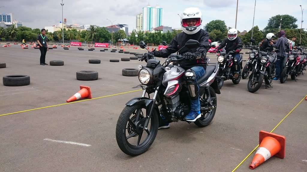 Test Ride: Honda CB150 Verza Ringan, Gesit dan Lincah Test Ride: Honda CB150 Verza Ringan, Gesit dan Lincah