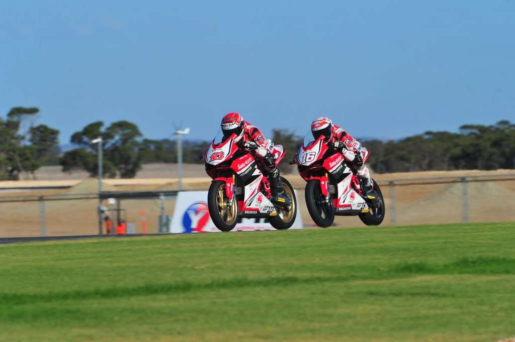 Rheza dan Mario Finish Kibarkan Merah Putih di ARRC Adelaide Rheza dan Mario Finish Kibarkan Merah Putih di ARRC Adelaide