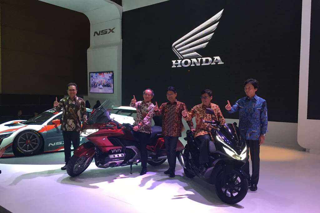 Honda PCX Hybrid Resmi Meluncur, Harga Rp 40 Jutaan Honda PCX Hybrid Resmi Meluncur, Harga Rp 40 Jutaan