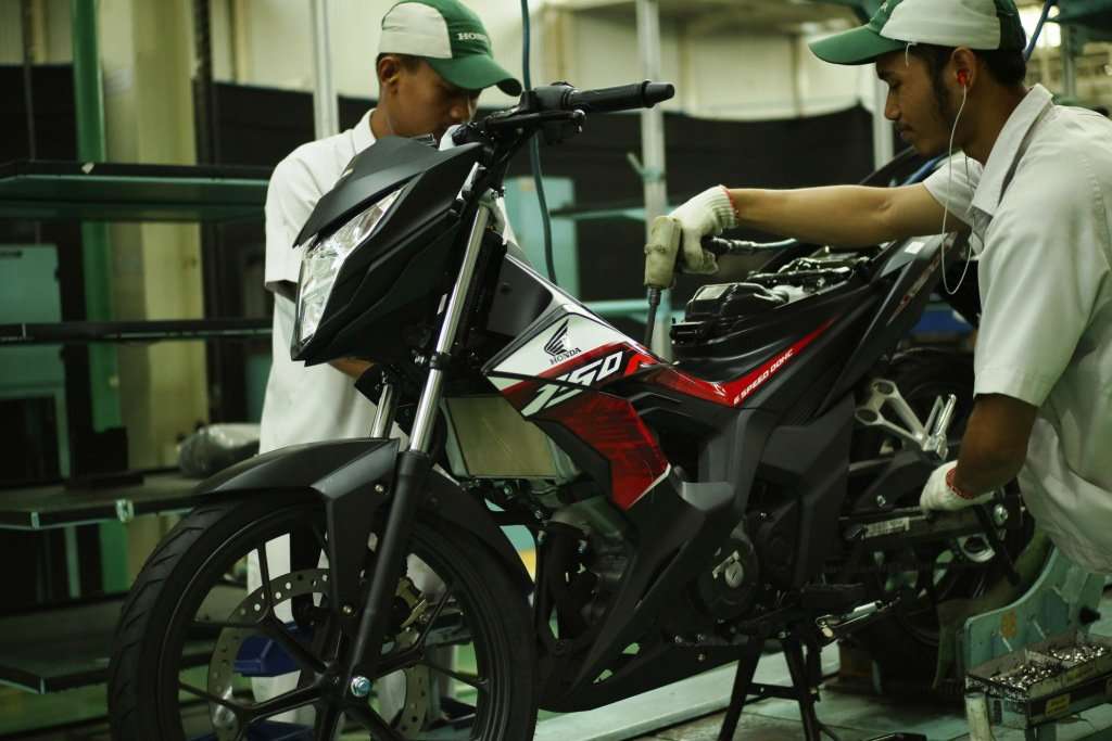 Honda Sonic 150R Tampil Agresif dengan Stripe Baru Honda Sonic 150R Tampil Agresif dengan Stripe Baru