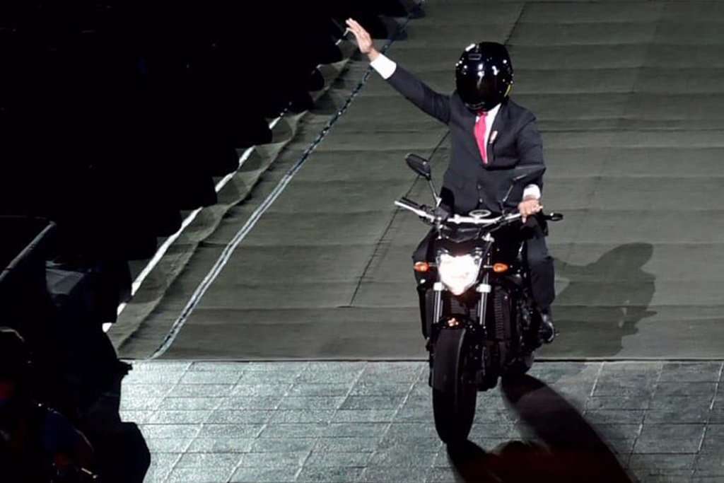 Apa Jawaban Presiden Jokowi Soal yang Menerbangkan Sepeda Motor Semalam? Apa Jawaban Presiden Jokowi Soal yang Menerbangkan Sepeda Motor Semalam?